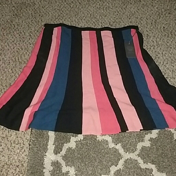 Vince Camuto Dresses & Skirts - Vince camuto skirt